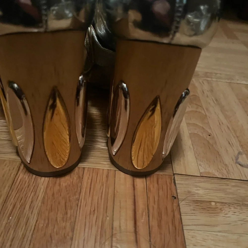 Tory Burch Shiny Gold Mary Jane Pumps